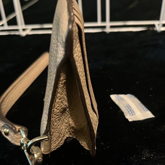 Michael Michael Kors Jet Set, Zip Top, Tan Wallet - Picture 5 of 14